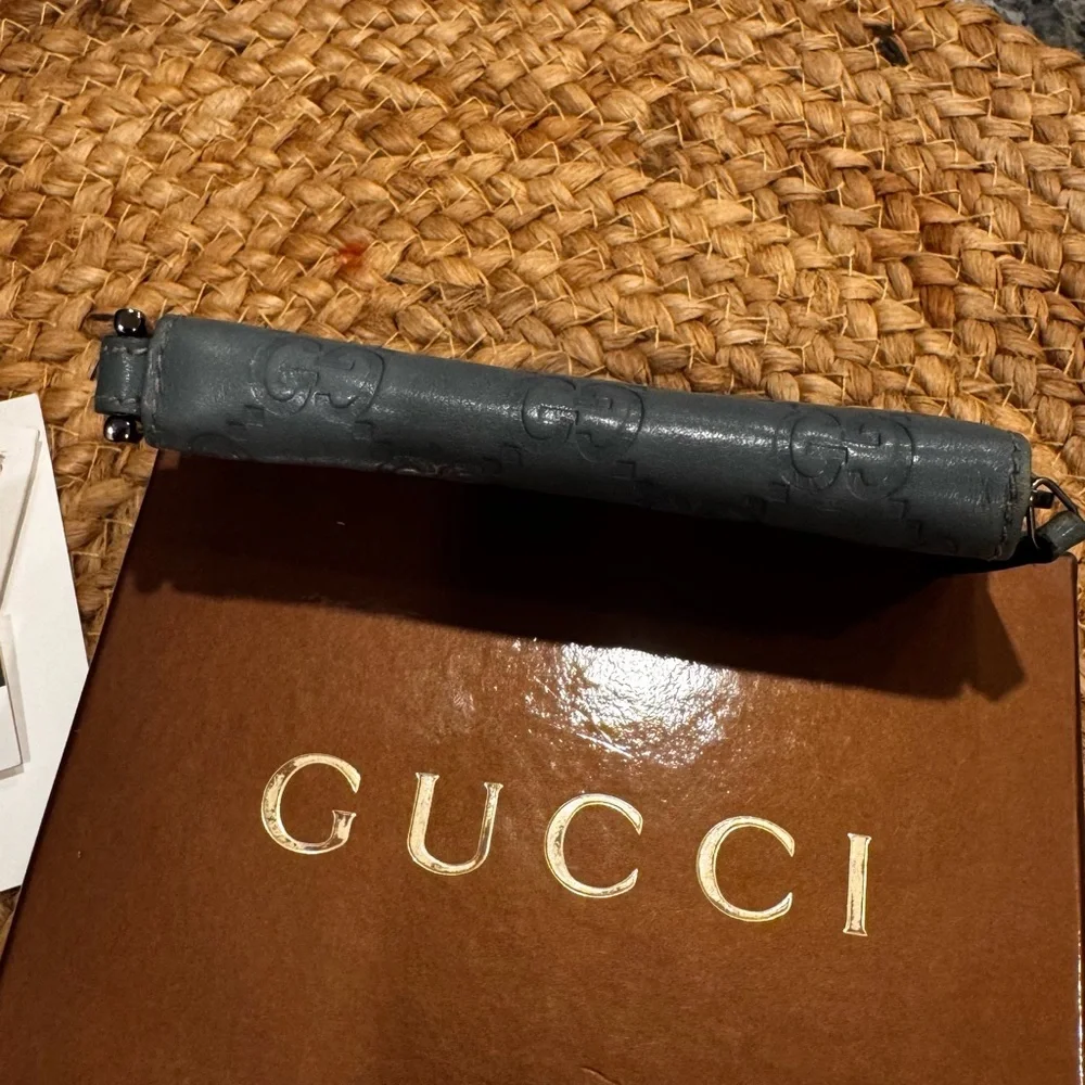Gucci Black Embossed GG Zip Card Holder - Picture 11 of 14